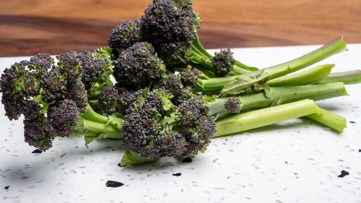 Bimi to warzywo, które smakuje na surowo, a także gotowane i smażone.