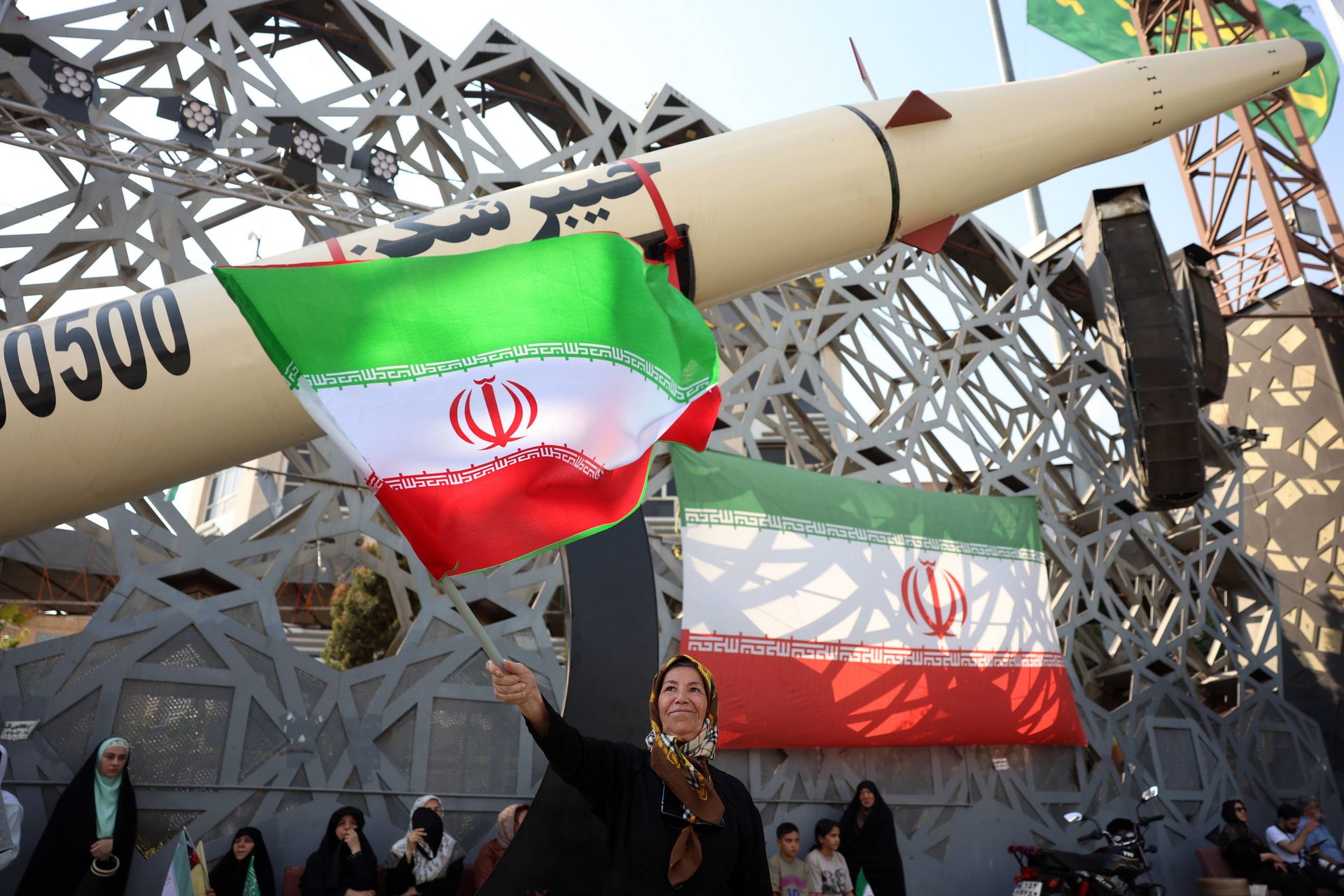 Iran: USA złamały rozejm. Atak na radary w Goruk i Keszm