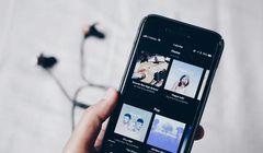 Spotify w Polsce daleko przed YouTube Music. Ale przyciąga na krócej