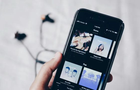 Spotify w Polsce daleko przed YouTube Music. Ale przyciąga na krócej