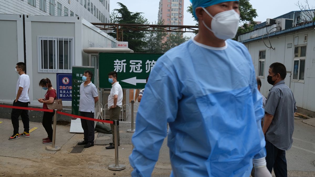 Jeden przejazd windą zarażonej mieszkanki Chin mógł doprowadzić do co najmniej 71 nowych przypadków koronawirusa.