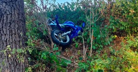 Poważny wypadek pod Płockiem. Auto wjechało w motocykl, lądował śmigłowiec LPR
