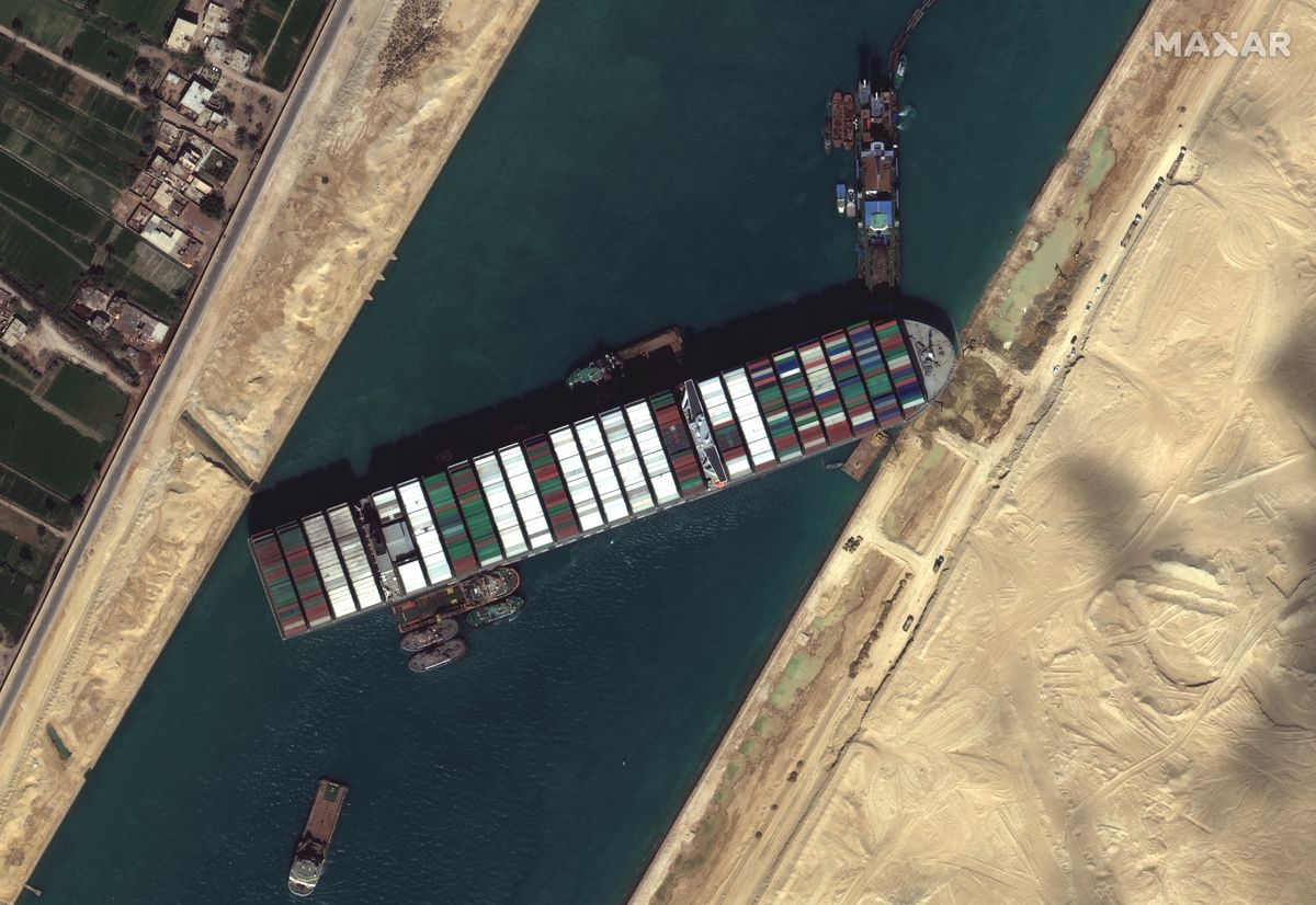 Zablokowany tankowiec w Kanale Sueskim 