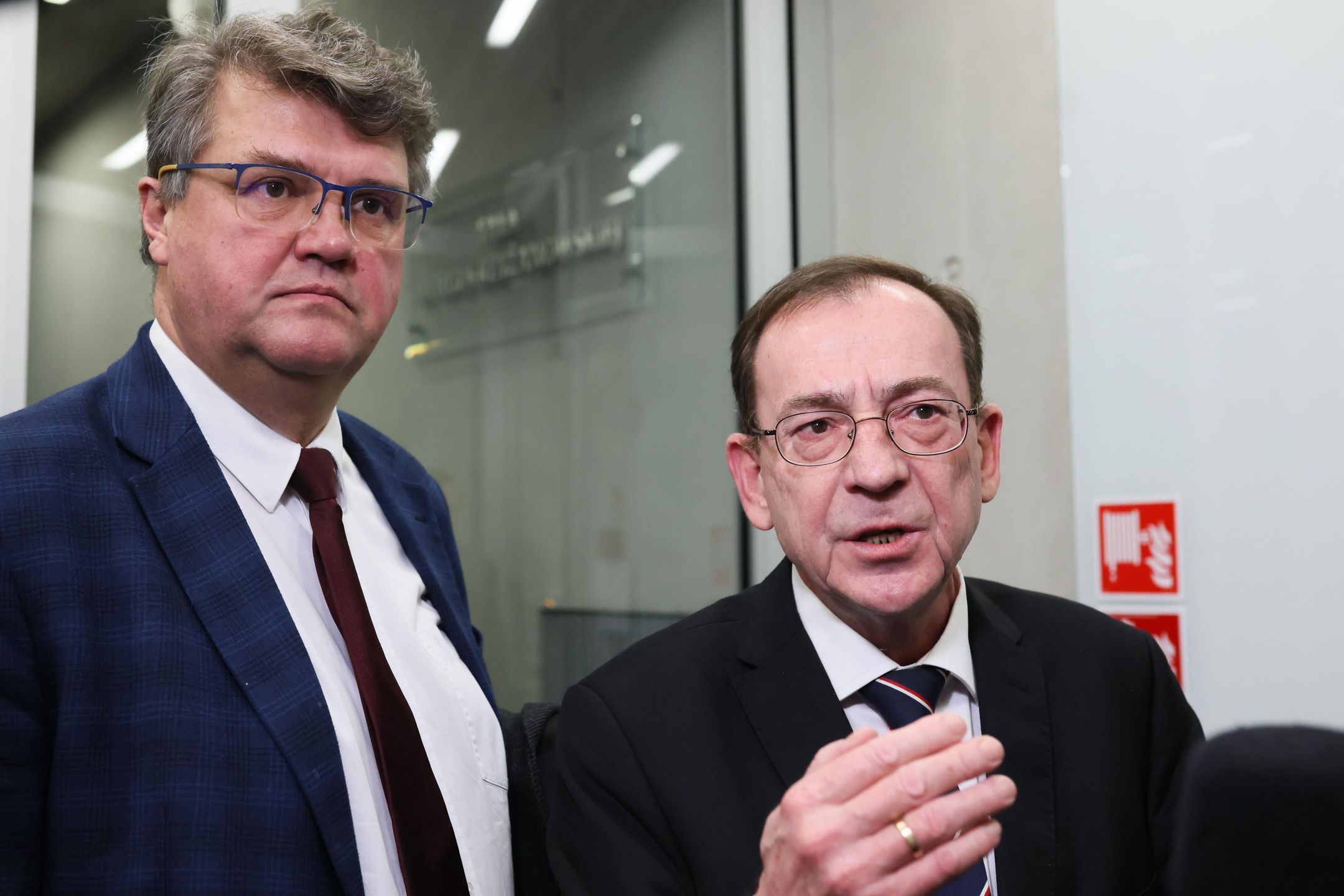 Posłowie PiS będą mieć kolejne kłopoty? Ośrodek Monitorowania Zachowań Rasistowskich i Ksenofobicznych grzmi w serwisie X. 