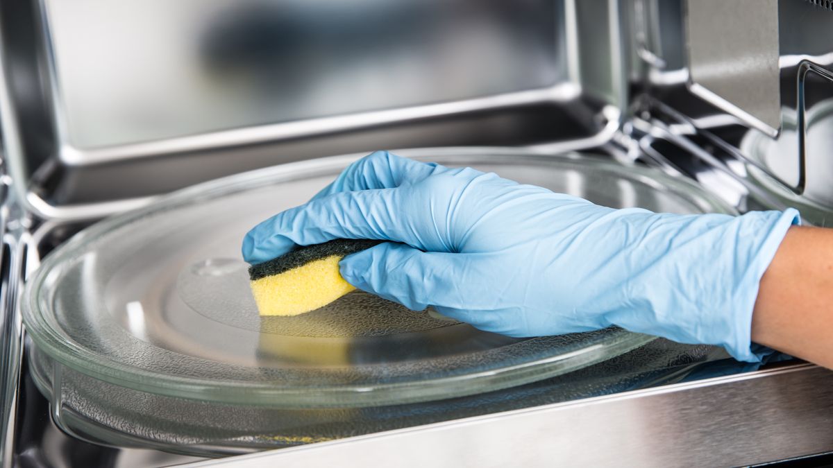 Jak wyczyścić mikrofalę?