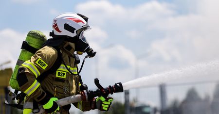 Pożar wiaty śmietnikowej w Poznaniu. Znaleziono zwęglone ciało