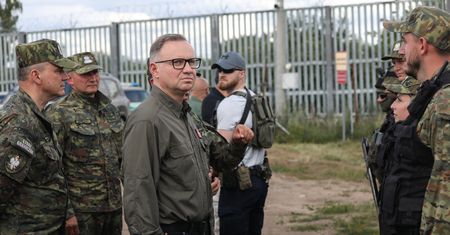 Duda z przeprosinami. Mówił o "bezczelnych i chamskich" rodakach