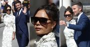 Victoria Beckham nie przejmuje się konwenansami. Przyszła na ślub znajomych w białej sukni… (FOTO)
