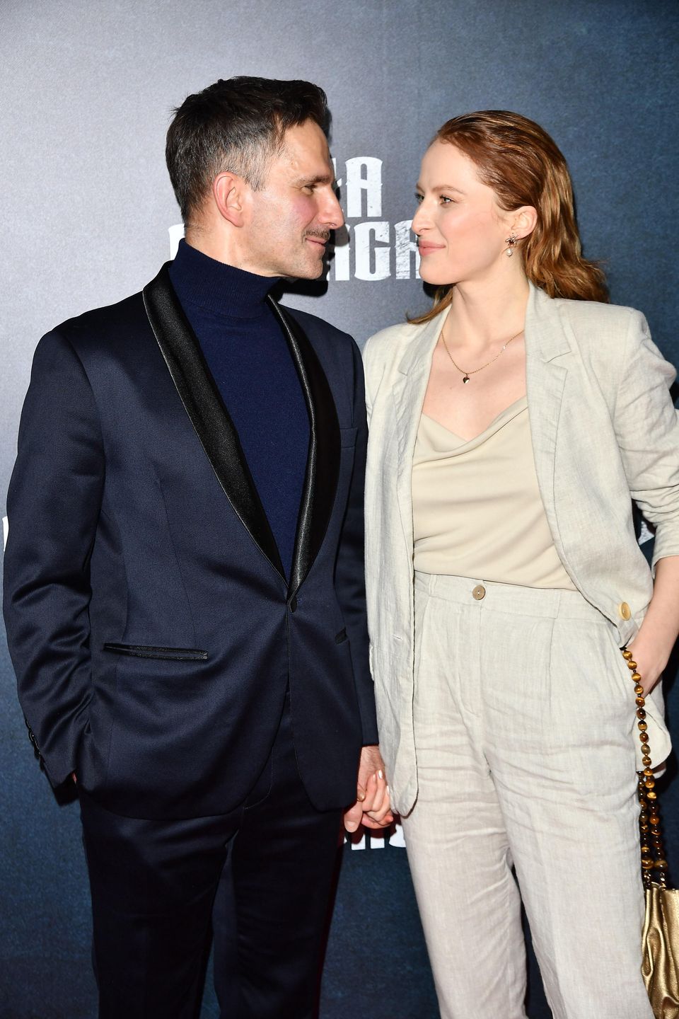 Marcin Bosak z partnerką na premierze filmu "Biała odwaga"