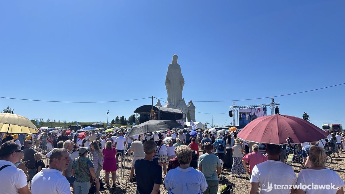 Poświęcono monumentalny pomnik Matki Bożej