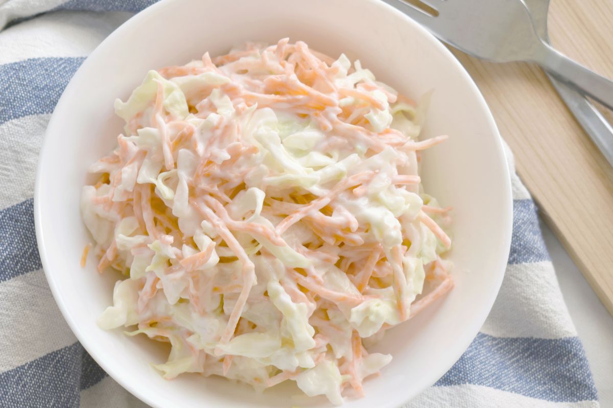 Young cabbage and leek slaw: A fresh twist on a classic dish