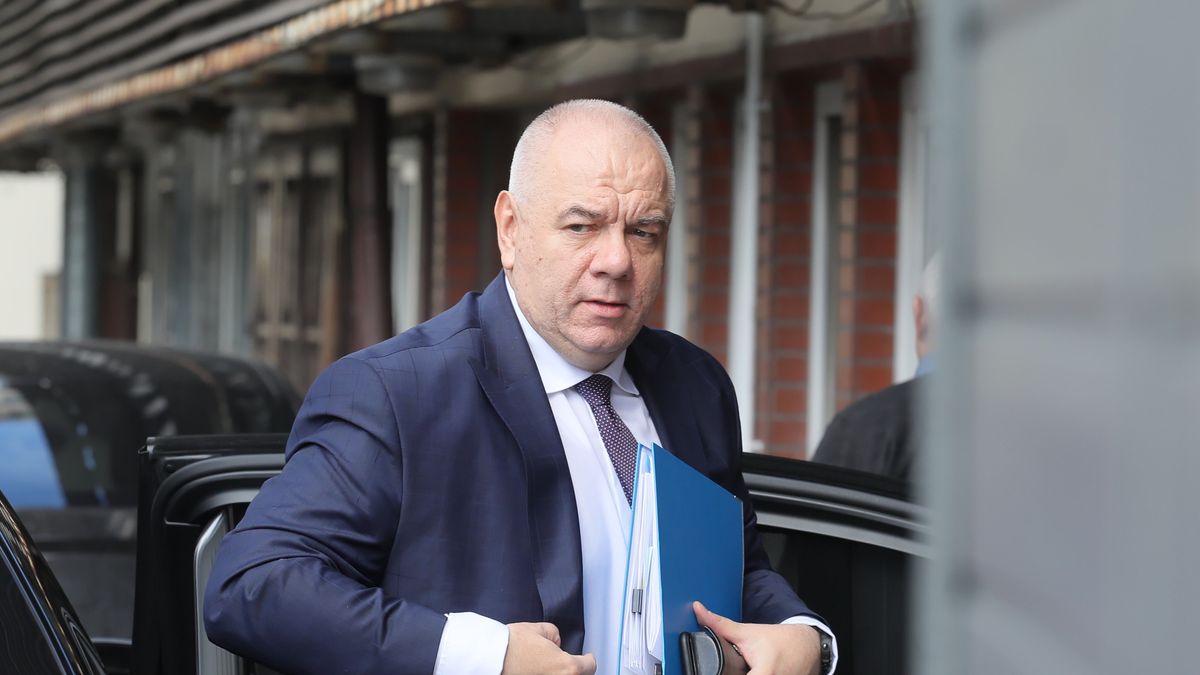 Warszawa, 22.09.2022. Wicepremier, minister aktywów państwowych Jacek Sasin w drodze na spotkanie kierownictwa PiS, 22 bm. w Warszawie. (mr) PAP/Paweł Supernak