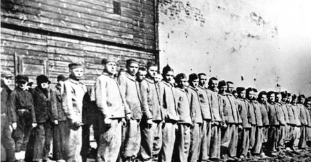 Odnaleziono listy więźniów niemieckiego obozu mały Oświęcim. Historie dzieci chwytają za serce