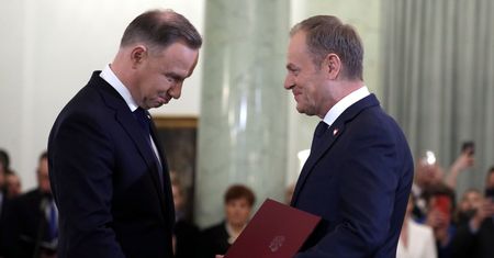 Prezydent starł się z premierem w social mediach. Poszło o Telewizję Polską