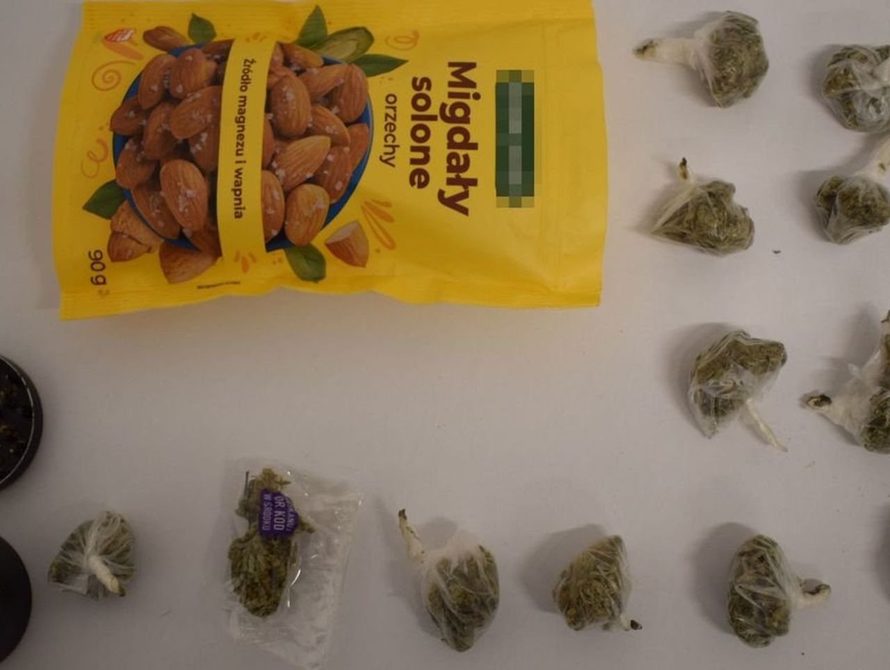 Zamość: Narkotyki w opakowaniu po migdałach. 22-latek zatrzymany