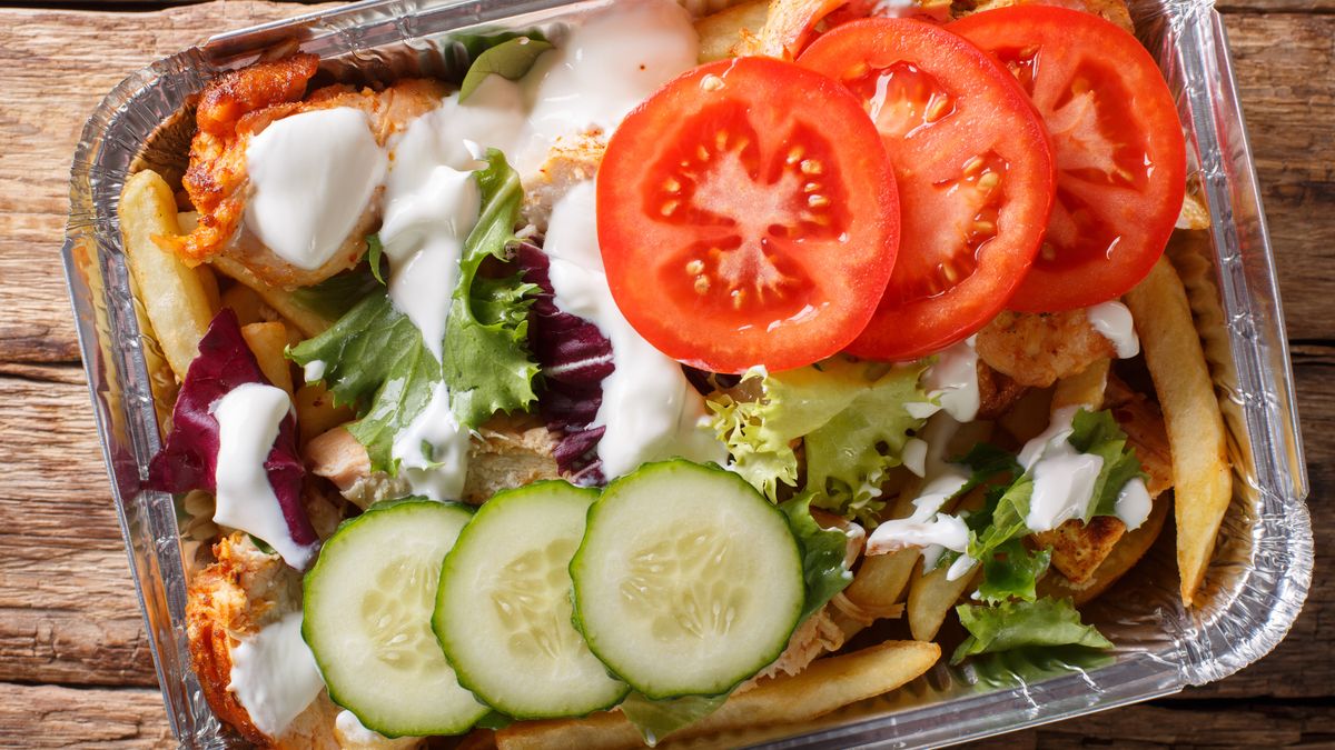 Przepis na kapsalon. Klasyka holenderskiego fastfoodu