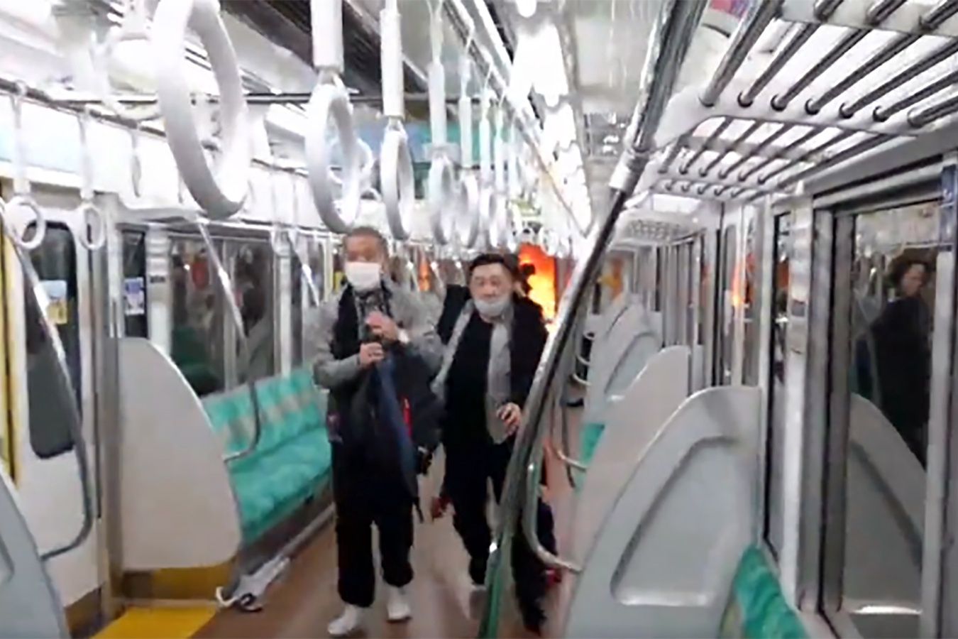 Atak w pociągu w Tokio. Napastnik miał nóż i kwas. Jest nagranie