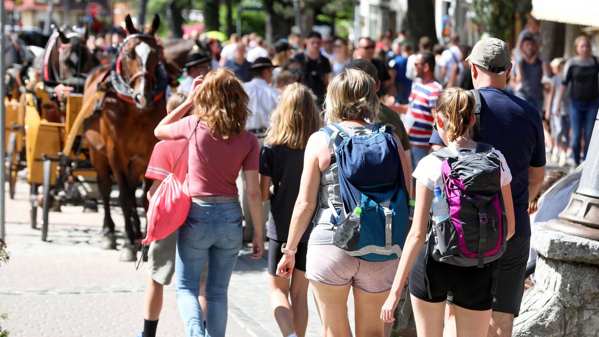 Urzędnicy skarbówki z odległych miesjcowości kontrolowali małe kurorty wakacyjne w których twarze urzędników są przedsiębiorcom już znane. 