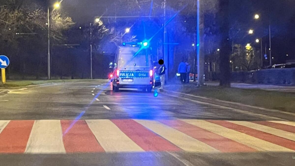 Zderzenie aut przed przejściem dla pieszych na al. Andersa