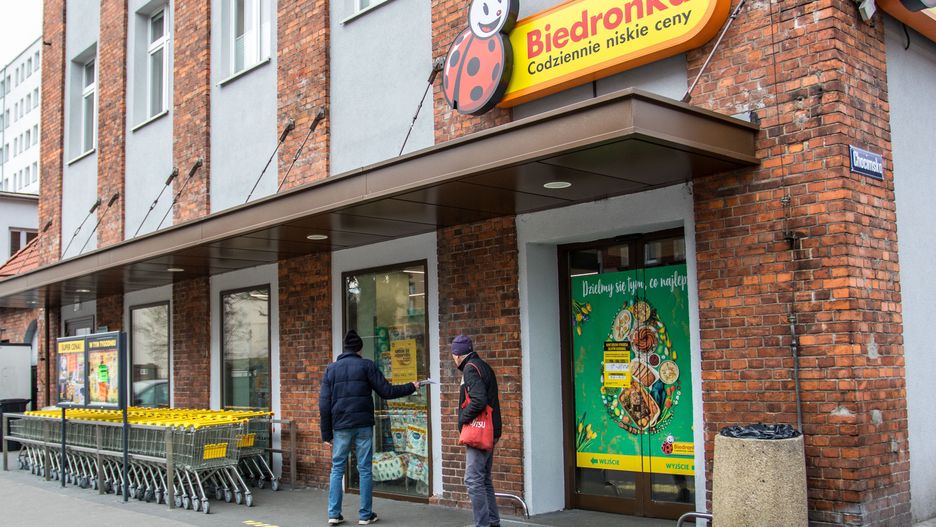 Sklep sieci Biedronka
01.04.2020 Bydgoszcz. Sklep sieci Biedronka.
Fot. Roman Bosiacki / Agencja Wyborcza.pl
Fot. Roman Bosiacki / Agencja Wyborcza.pl
bydgoszcz, biedronka, sklep, kartka, informacja, epidemia, koronawirus, klient