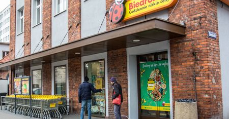 Afera o smsy od Biedronki. UOKiK zabrał głos