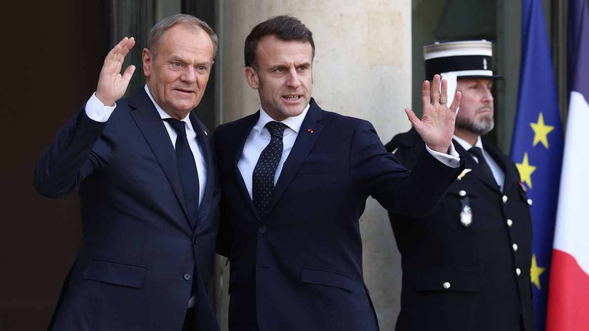 PARIS, FRANCE - FEBRUARY 17: French President Emmanuel Macron welcomes Polish Prime Minister Donald Tusk (L) during a meeting on the situation in Ukraine and security issues in Europe at the Elysée Palace on February 17, 2025 in Paris, France. As the USA and Russia convene talks in Saudi Arabia hoping to bring to an end the Russia/Ukraine war, President Macron invites European leaders to a summit to discuss security spending and the part they can play in the future of Ukraine. The UK Prime Minister has said he is prepared to commit troops on the ground in Ukraine as part of a peacekeeping force, as has the CDU party defence spokesperson in Germany. (Photo by Tom Nicholson/Getty Images)