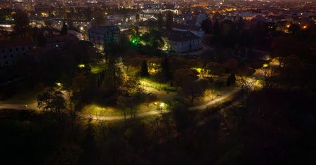 Park Abisynia w Płocku już oświetlony! Zakończyła się inwestycja za blisko 620 tys. zł
