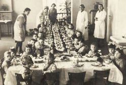 Zrobiła krok do tyłu i "wpadła do kotła z karmelem". Jak naprawdę wyglądała praca w przedwojennej fabryce Wedla?