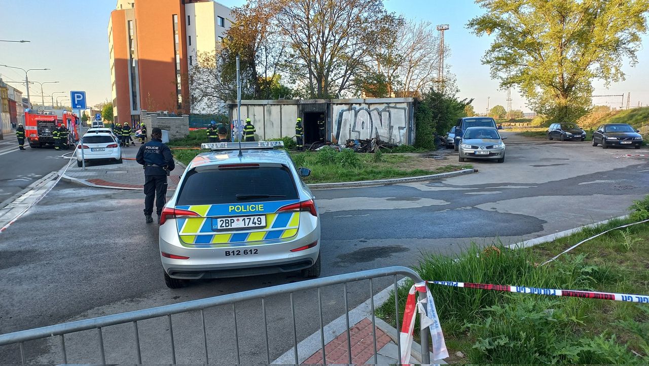 Policja bada sprawę pożaru w Brnie