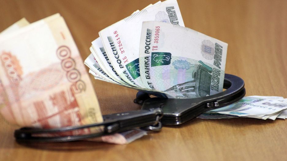 Za powoływanie się na wpływy sporo zarobili.