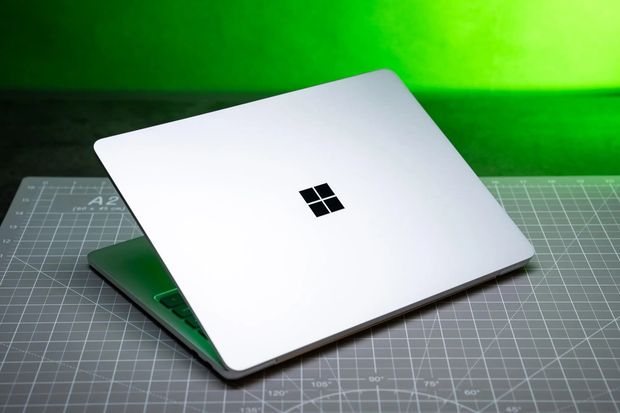 Kupił laptopa Microsoftu i szybko tego pożałował. 8 GB RAM to dziś za mało