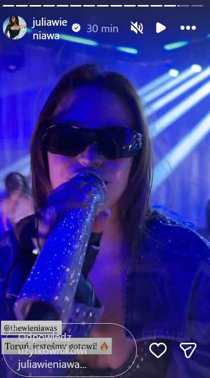 Julia Wieniawa na scenie w Toruniu