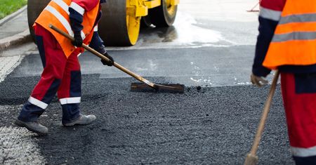 Upał rozgrzał chodniki i asfalt. Oto prosty sposób, jak obniżyć temperaturę w miastach