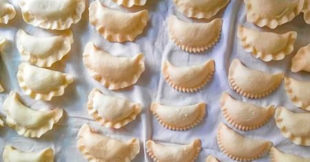 Jak mrozić pierogi, żeby się nie posklejały? Poznajcie proste tricki!