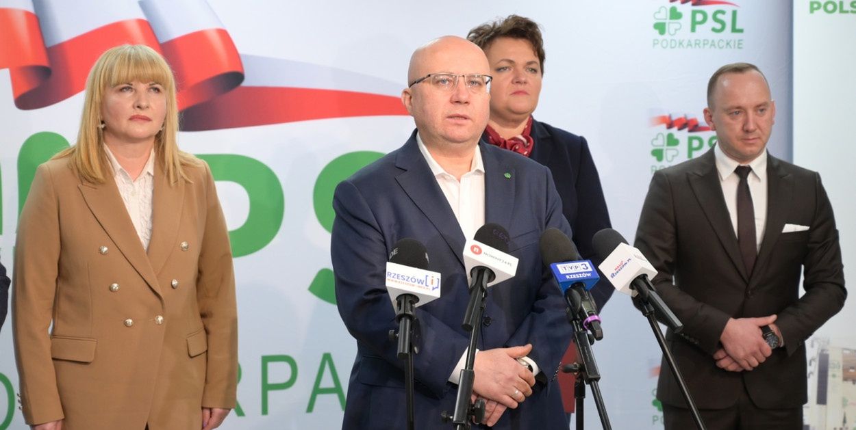 Warszawa: Tablica "Bircza" wraca na Grób Nieznanego Żołnierza