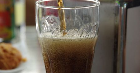 Wypił za dużo Coca-Coli. Mężczyzna nie żyje