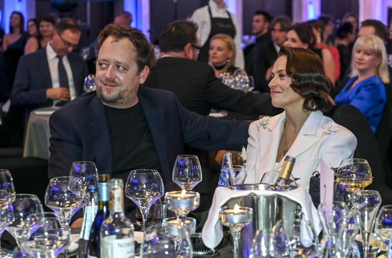Na zdjęciu Jan Holoubek i Magdalena Różczka na Wieczorze Charytatywnym Gwiazd Dobroczynności. Rok 2024.