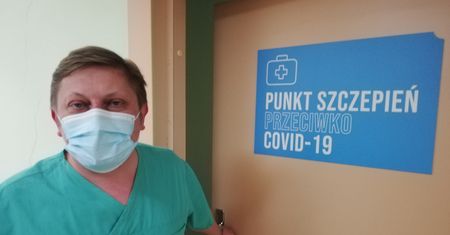 Byliśmy w punkcie szczepienia COVID-19. ”30 dawek na jeden punkt szczepień to absurd”