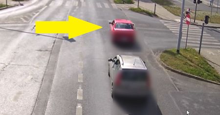 Siedziała na kolanach kierowcy. Tak prowadziła auto