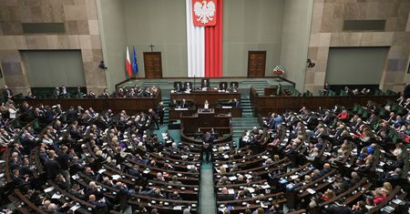 Najnowszy sondaż CBOS. Złe wieści dla koalicji