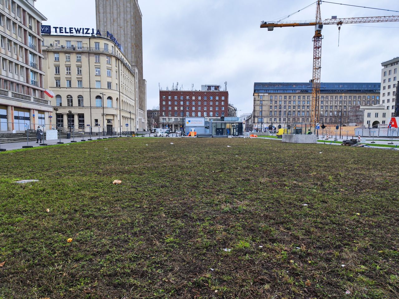 Plac nad parkingiem. / fot. Piotr Wróblewski, Raport Warszawski