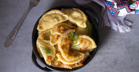 Jak odgrzać pierogi? Triki na pierogi niczym świeżo ugotowane