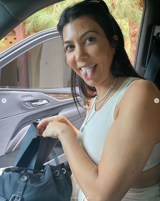 Travis Barker showed previously unpublished photos of Kourtney Kardashian.