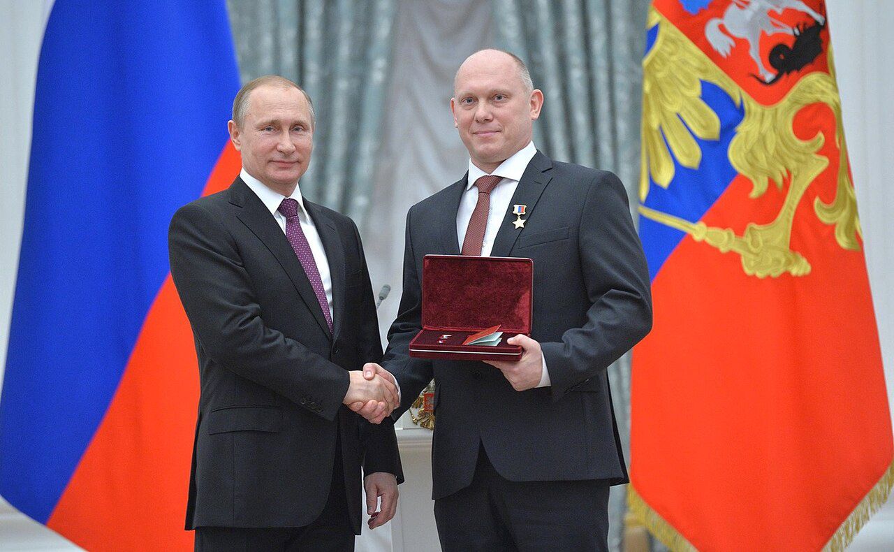 Kosmonauta z Rosji odsunięty od misji SpaceX. Wynosił tajne materiały?