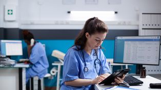 Pielęgniarki mają dość. "Plebs na to tyra"