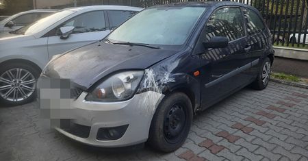 Ukradł zderzak i myślał, że nikt się nie zorientuje. Przymocował go na taśmę klejącą