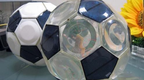 Piłka nożna wydająca dźwięki (oby nie wuwuzeli...) 1