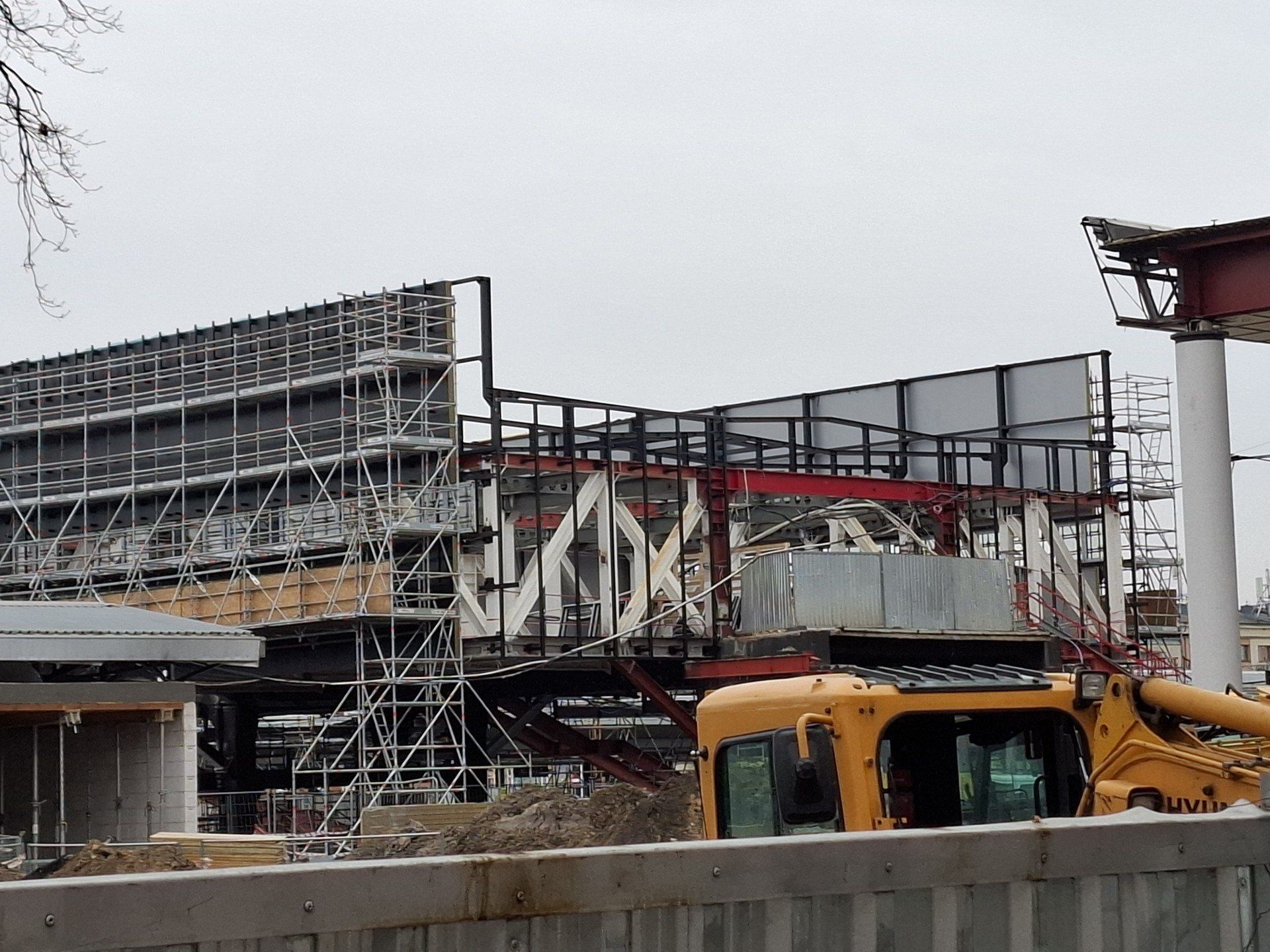 Nowy dworzec PKP w Częstochowie rośnie w oczach. Co dzieje się na budowie?