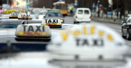 Serb zamówił taksówkę. Kierowca zasłabł po narkotykach