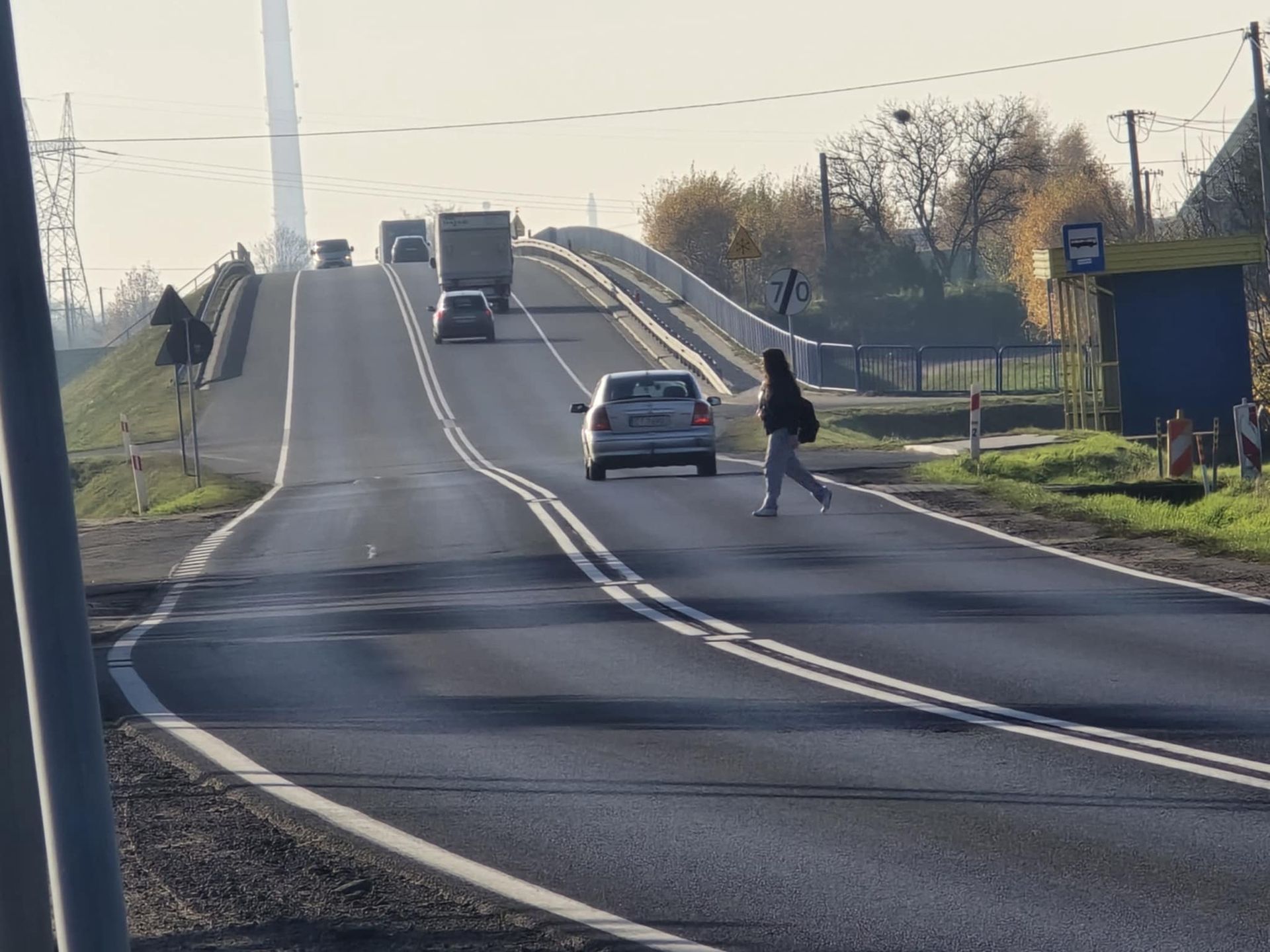 Codziennie przez ruchliwą DK 15 przebiegają uczniowie